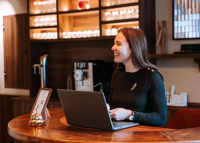 Academie 4* ليون