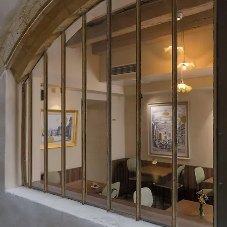 Hotel Academie 4*