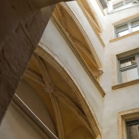 Academie Hotel 4*