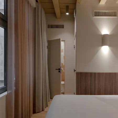 Academie Hotel 4*