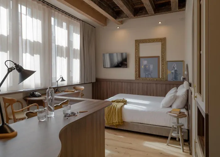Academie Hotel 4*